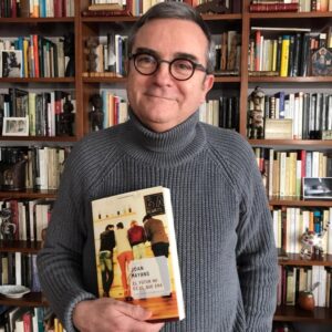 Joan Miquel Hernández, parlant de "El futur no és el que era" de Joan Mayans